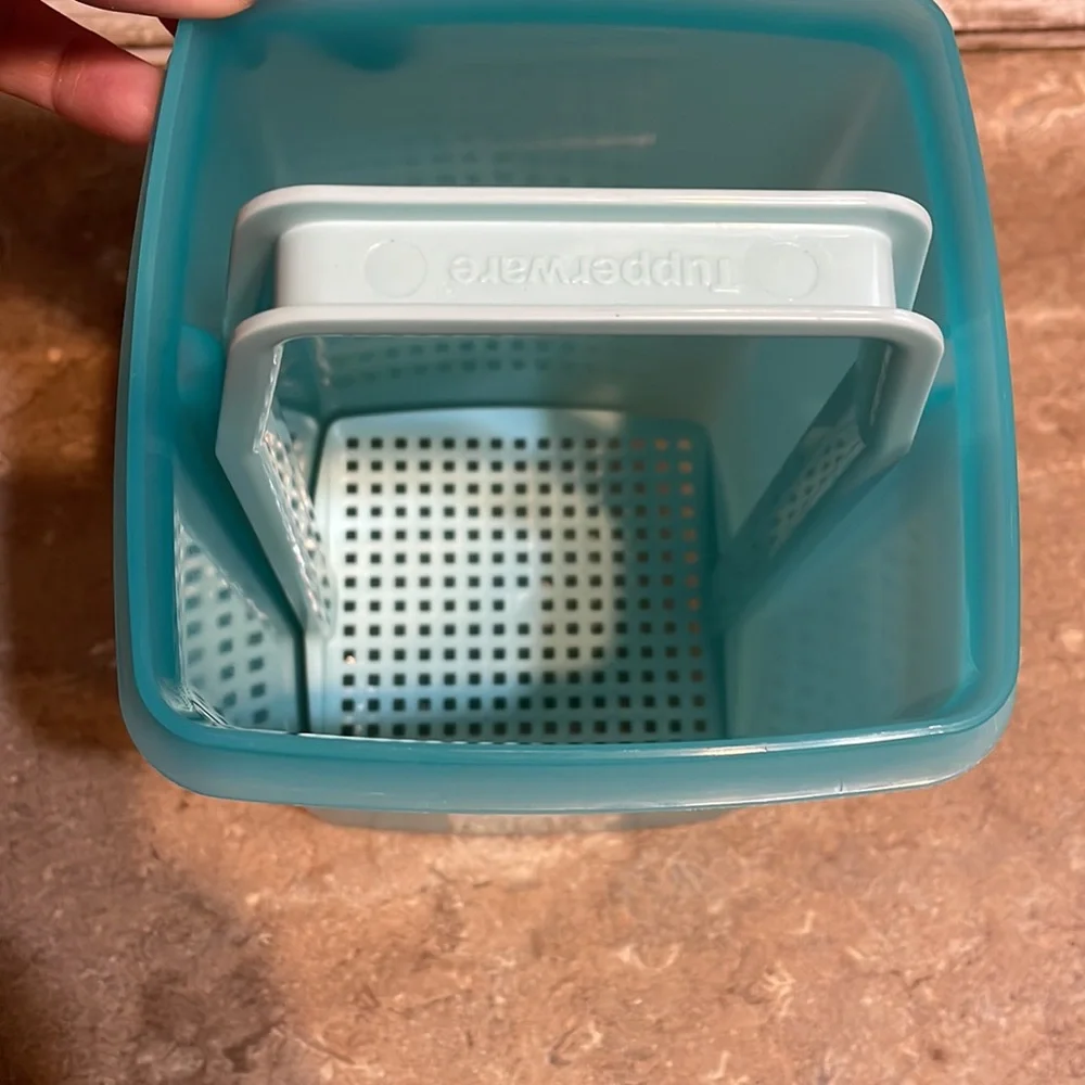Tupperware Pick-a-Deli Container - Picture 2 of 7